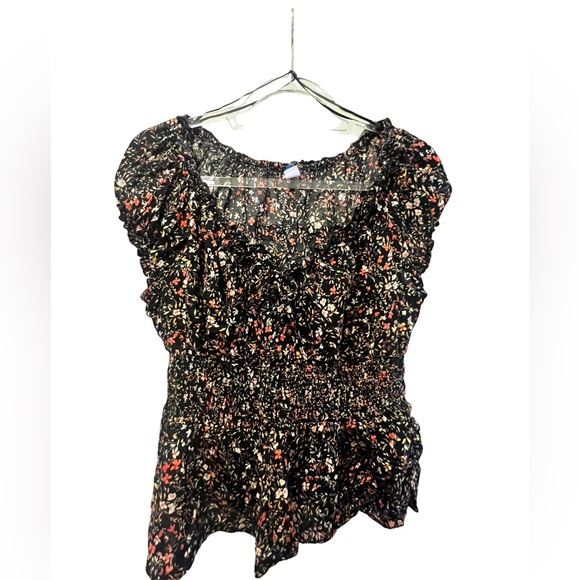 EUC Smocked Floral top - Medium - Picture 1 of 4